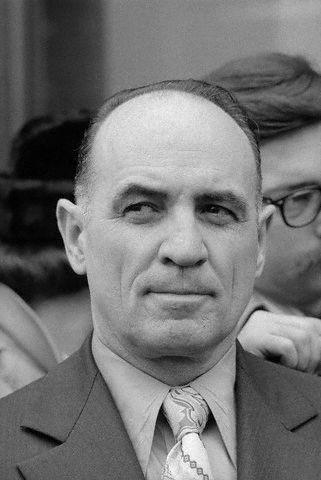 A person in a suit

AI-generated content may be incorrect.