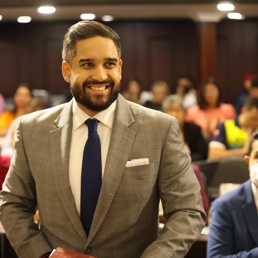 A person in a suit smiling

AI-generated content may be incorrect.