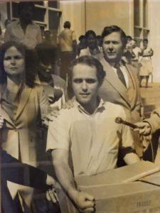 A person standing in front of a crowd

AI-generated content may be incorrect.