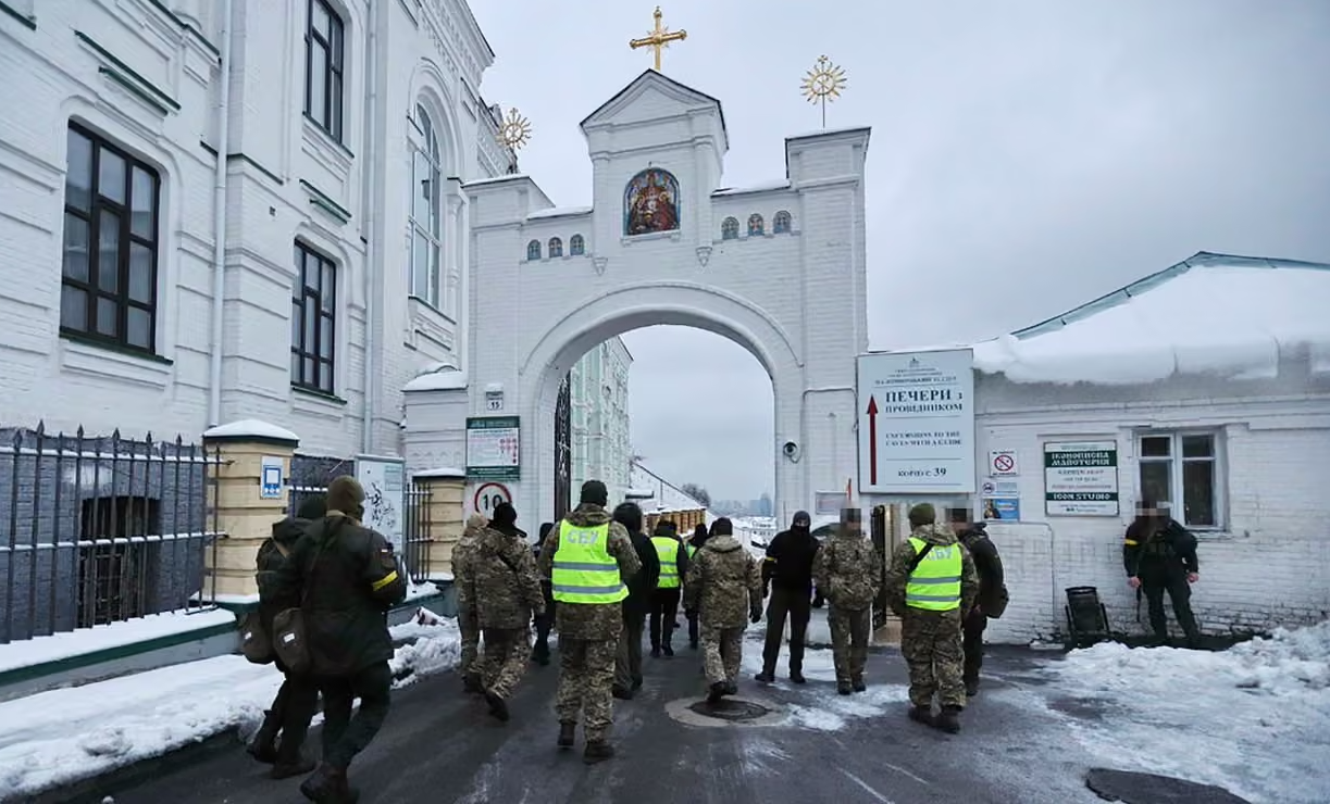 A group of people in yellow vests walking in front of a white building
AI-generated content may be incorrect.