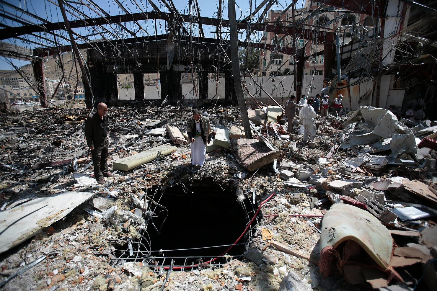 A group of people standing in a destroyed building

AI-generated content may be incorrect.