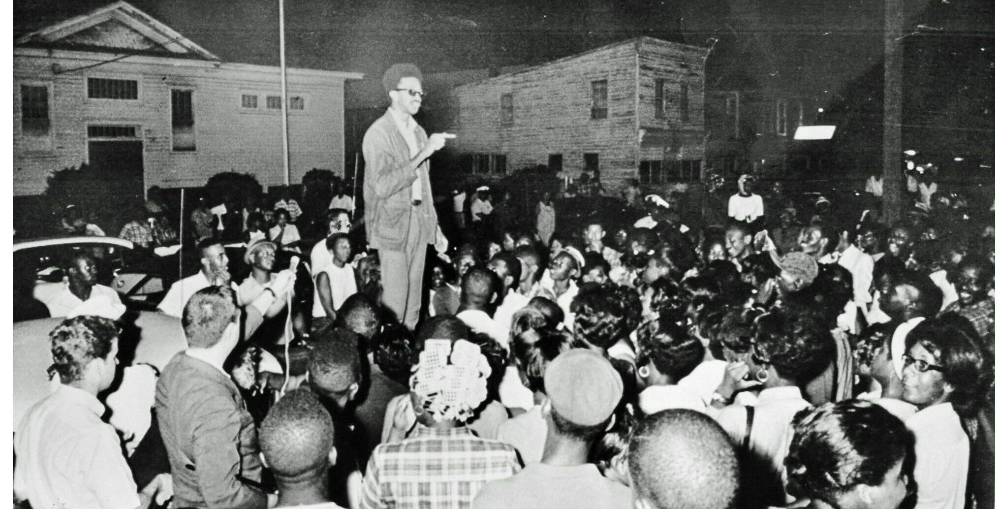 A person speaking to a crowd of people

AI-generated content may be incorrect.