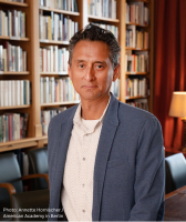 A person in a library

AI-generated content may be incorrect.