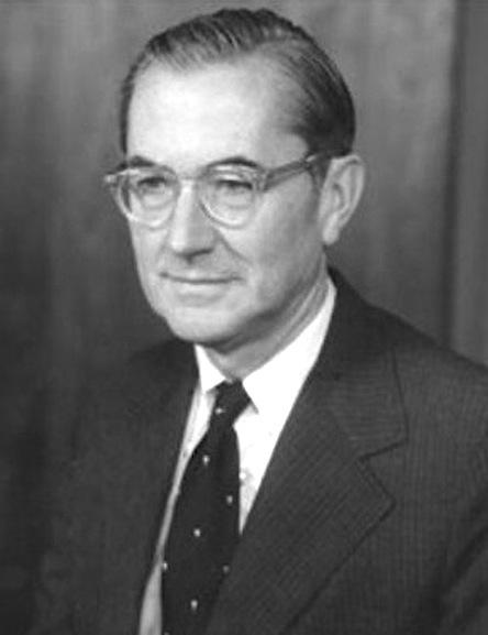 A person in a suit and tie

AI-generated content may be incorrect.