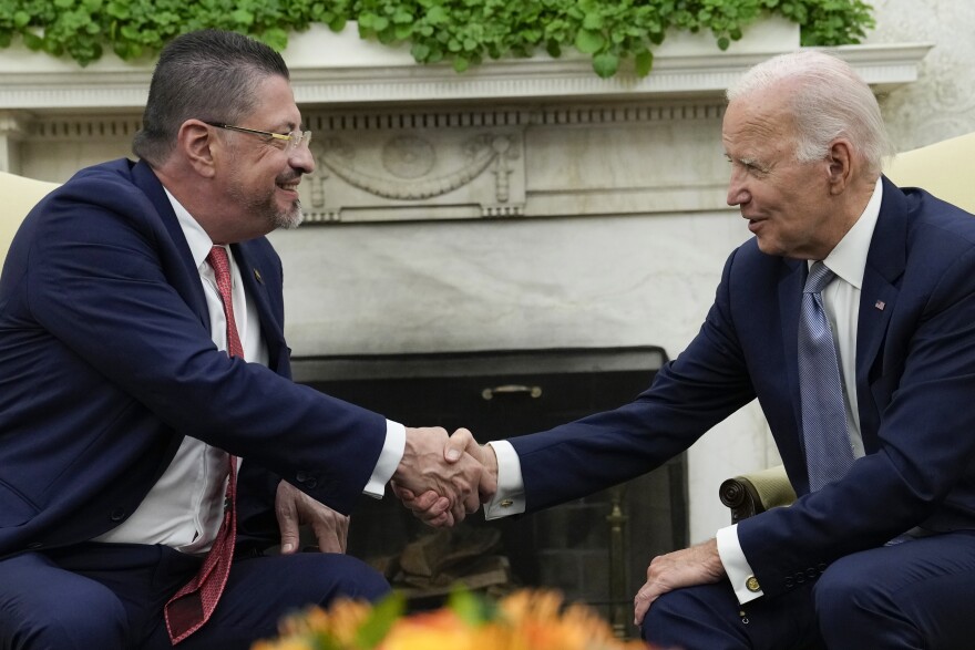 Biden discuses immigration and trade with Costa Rican President Chaves |  WLRN