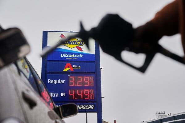 Gas Prices Continue to Surge in U.S., Rising 14% in a Week - The New York Times