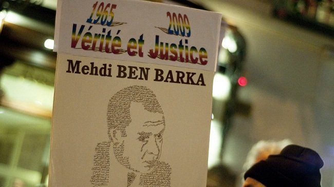 A close-up of a sign

AI-generated content may be incorrect.