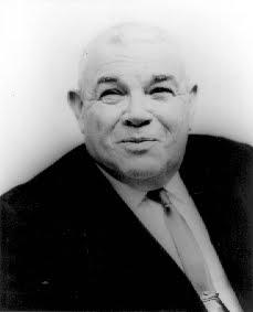 A person in a suit and tie

AI-generated content may be incorrect.