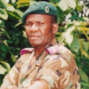 Général Donatien Mahele Lieko Bokungu … ça là, ça fait mal à ceux qui  lisent mais ce sont les faits. Mahele à son retour au Zaïre fut pendant un  temps gardé à