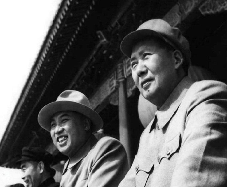 Kim II-Sung (center) and Mao Tse Tung in Beijing, 1954