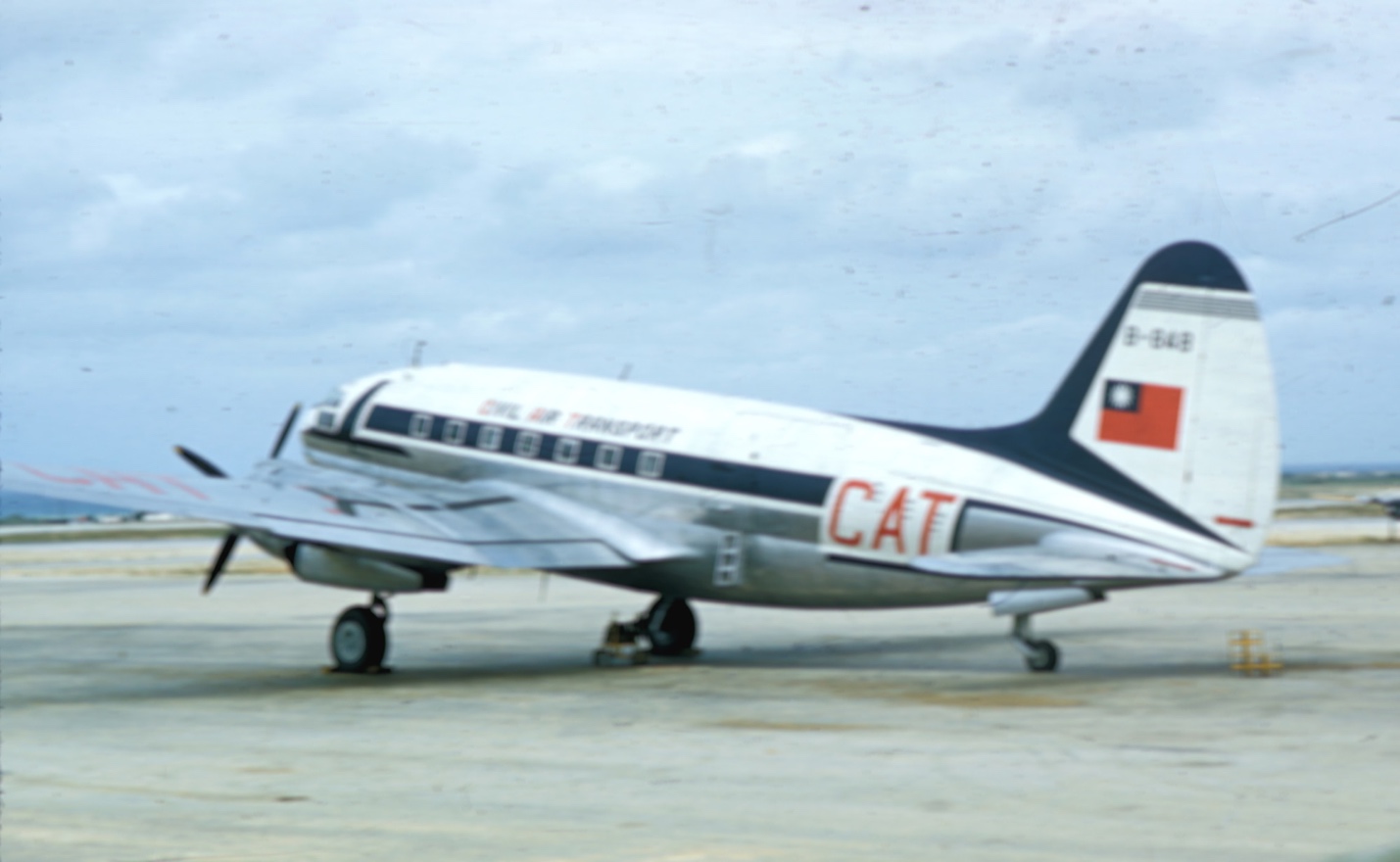A close-up of a plane

AI-generated content may be incorrect.