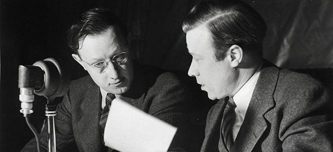 A couple of men looking at a piece of paper

AI-generated content may be incorrect.