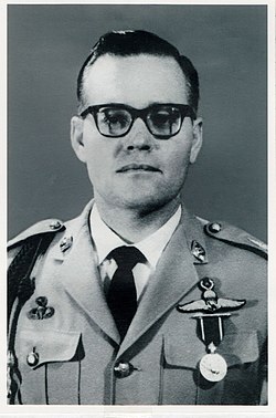 A person in a military uniform

AI-generated content may be incorrect.