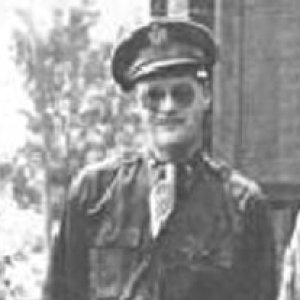 A person in a military uniform

AI-generated content may be incorrect.