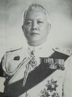 A person in a military uniform

AI-generated content may be incorrect.