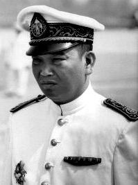 A person in a uniform

AI-generated content may be incorrect.