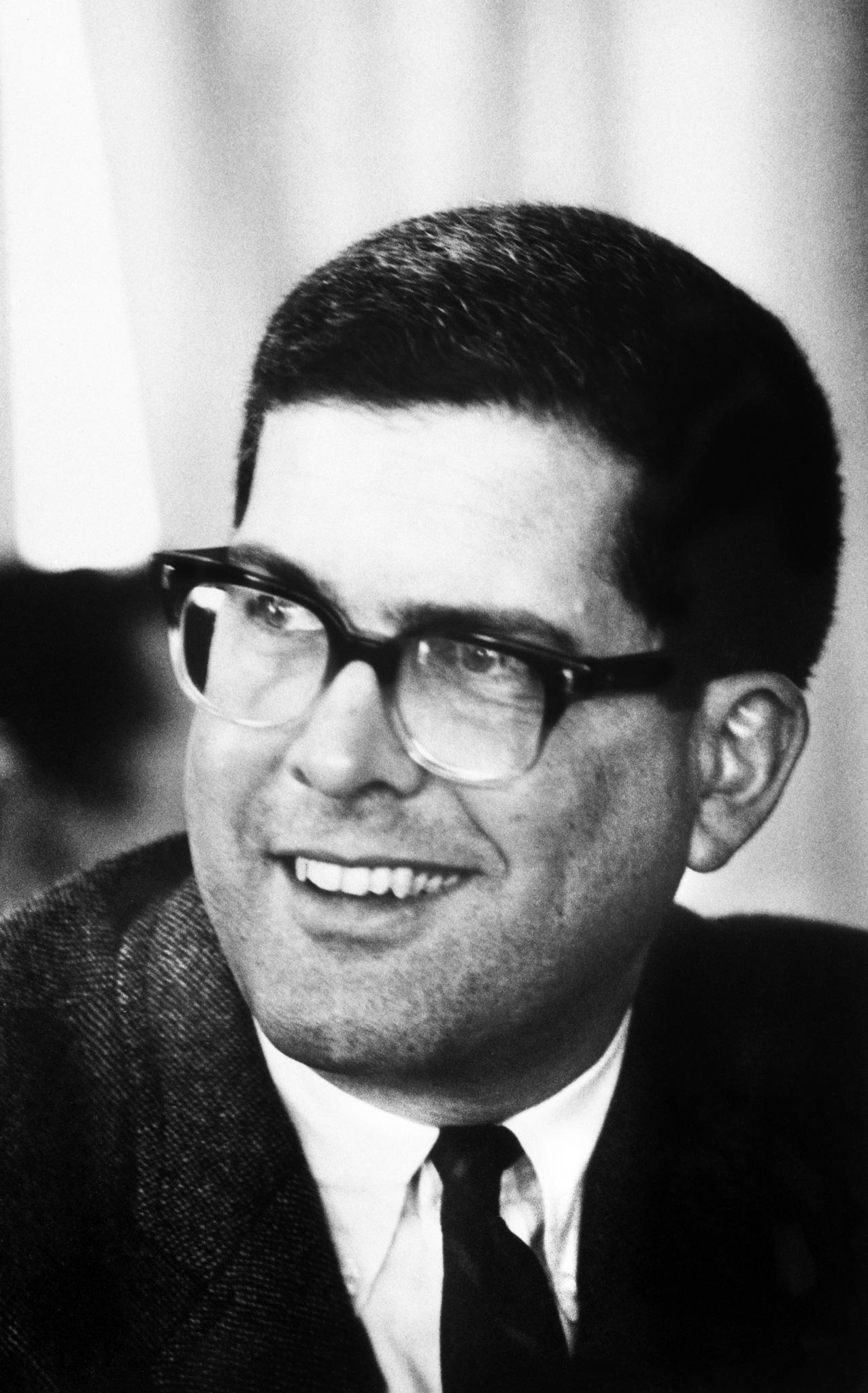 A person wearing glasses and a suit

AI-generated content may be incorrect.