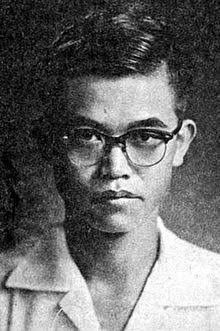 A person wearing glasses and a white shirt

AI-generated content may be incorrect.