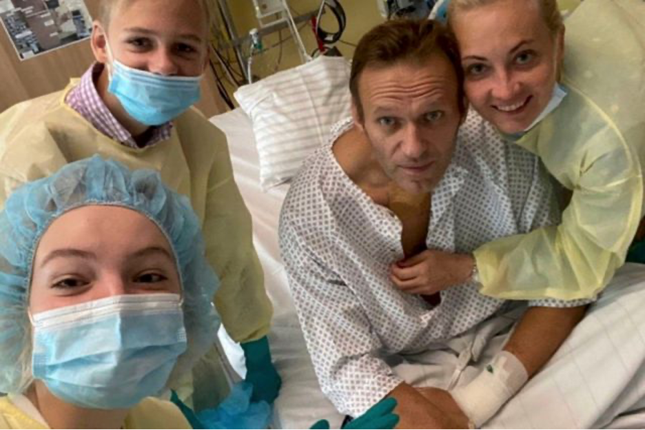 A group of people in a hospital bed

AI-generated content may be incorrect.