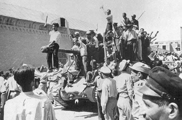 A group of people standing on a tank

AI-generated content may be incorrect.