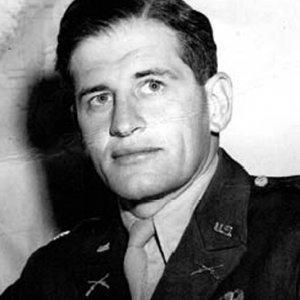 A person in a military uniform

AI-generated content may be incorrect.