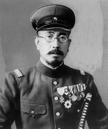 A person in a military uniform
AI-generated content may be incorrect.