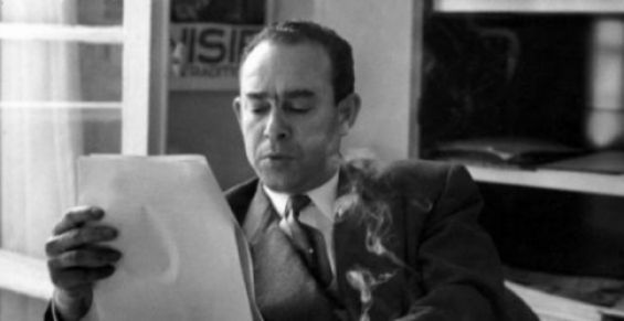 A person in a suit and tie
AI-generated content may be incorrect.