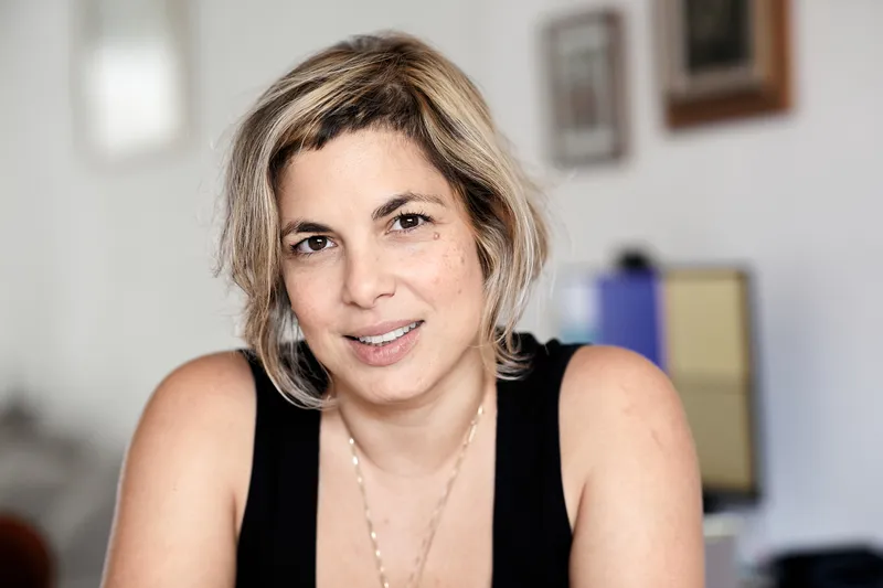 Efrat Fenigson is a podcaster, independent journalist & marketing expert