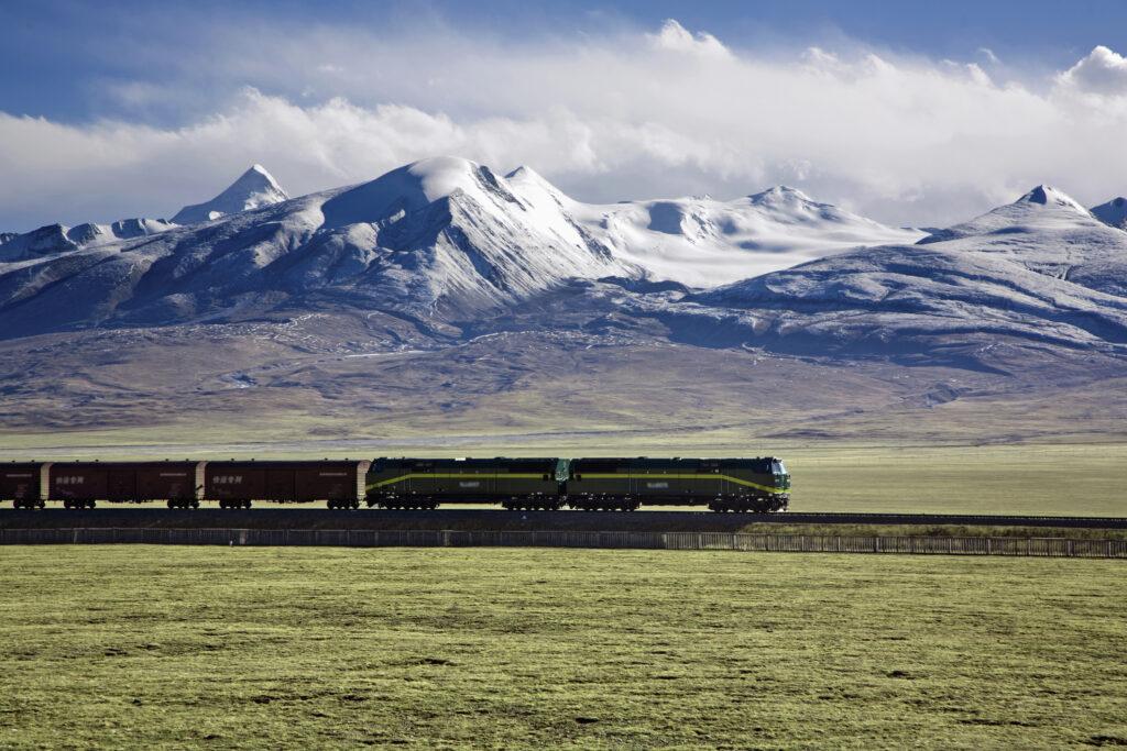 Qinghai–Tibet train line | The highest railway in the world - Great Big Story