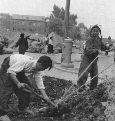 A person and person digging in a hole
AI-generated content may be incorrect.