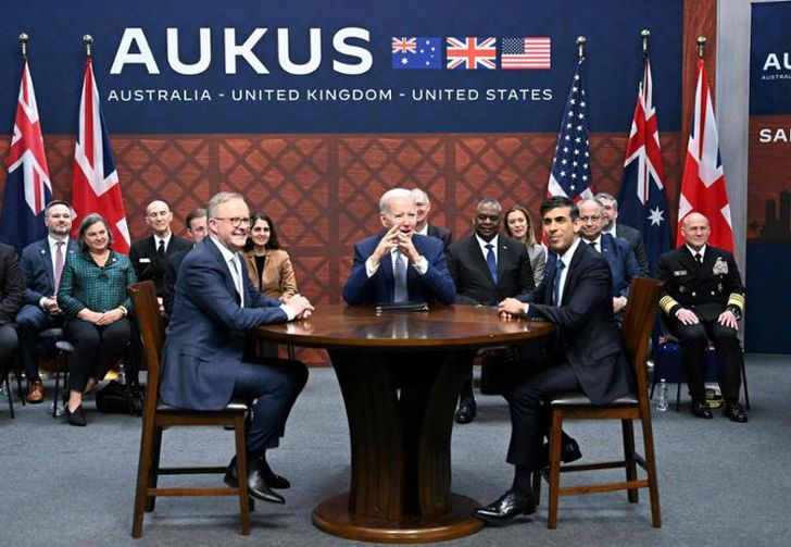 US President Joe Biden, center, participates in a trilateral meeting with British Prime Minister Rishi Sunak, right, and Australia's Prime Minister Anthony Albanese, left, during the AUKUS summit on March 13, 2023, at Naval Base Point Loma in San Diego California. AFP-Yonhap