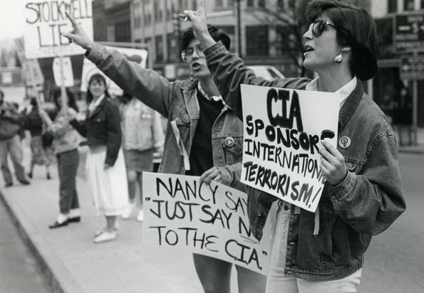 A group of people protesting
AI-generated content may be incorrect.
