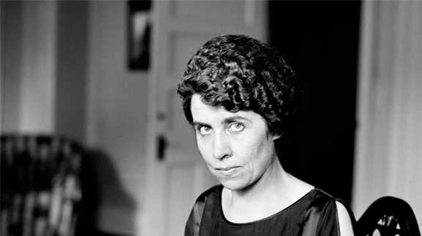 A person with short curly hair
AI-generated content may be incorrect.