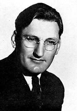 A person wearing glasses and a suit

AI-generated content may be incorrect.