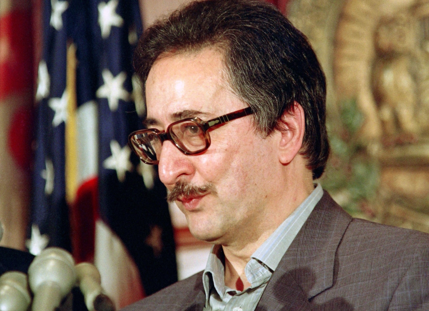 Iran's first post-revolution president, Banisadr, dies in Paris | Daily Sabah