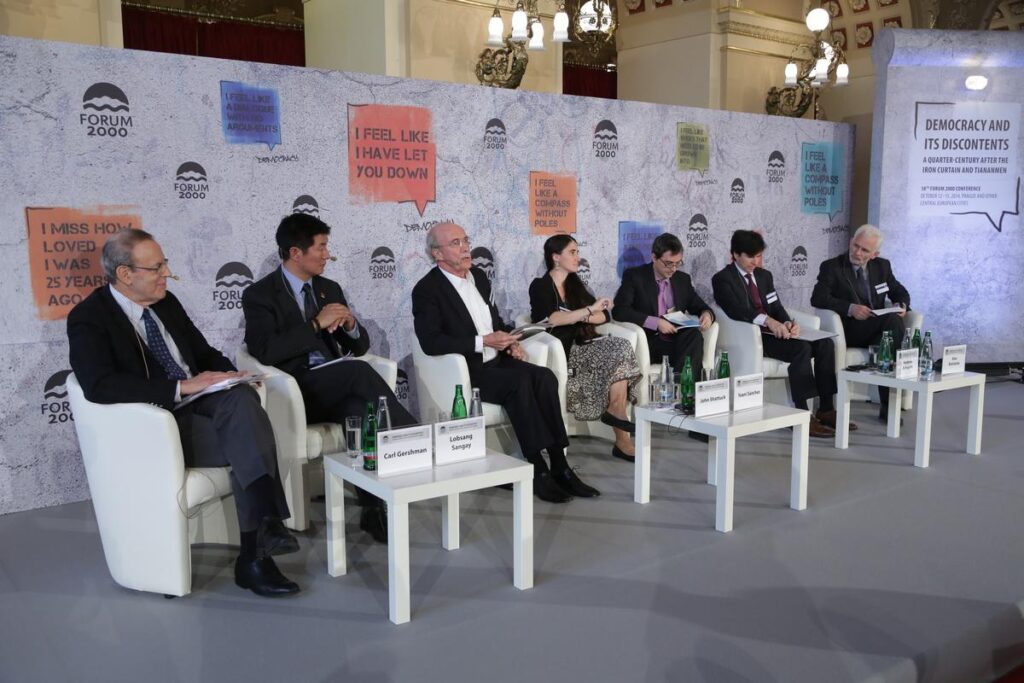A group of people sitting in chairs Description automatically generated with medium confidence