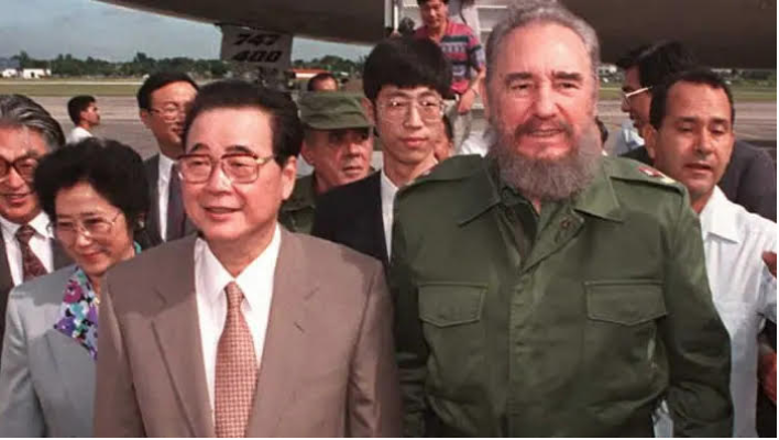 Chinese Premier Li Peng and Fidel Castro in Havana in 1995