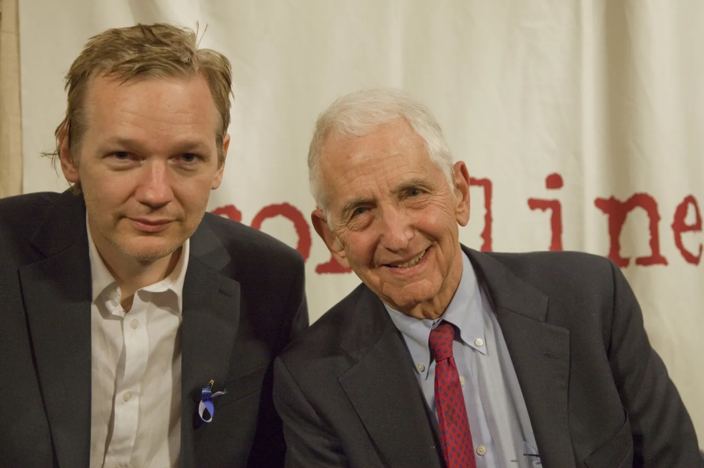 I am Assange!” Daniel Ellsberg, Other Allies Ask US to Prosecute Them, Too  - Newsweek